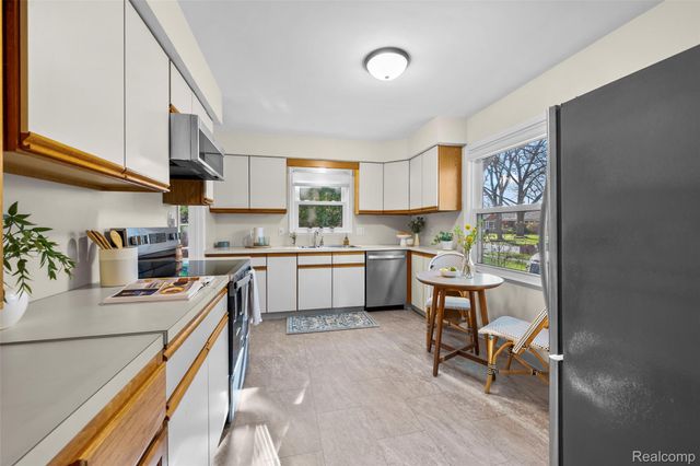 408 Orchard View Drive, Royal Oak, MI 48073
