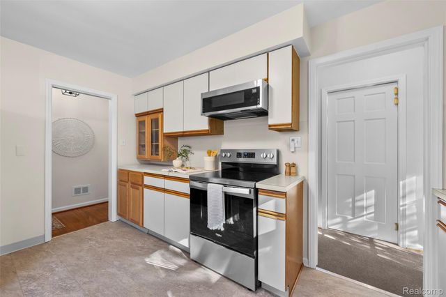 408 Orchard View Drive, Royal Oak, MI 48073
