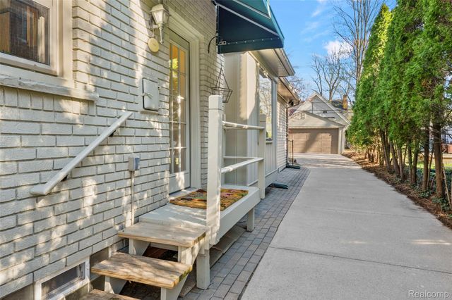 408 Orchard View Drive, Royal Oak, MI 48073