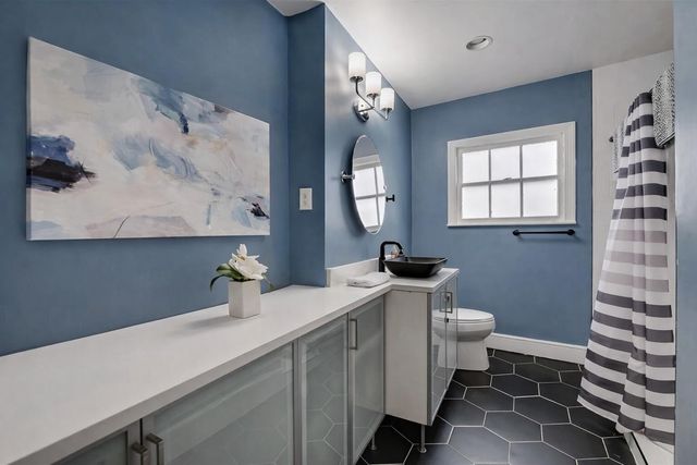 2707 Burlington Boulevard, Dallas, TX 75211