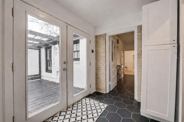 2707 Burlington Boulevard, Dallas, TX 75211