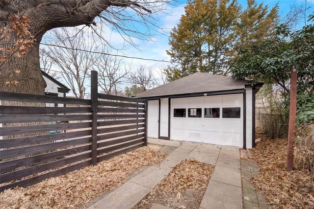 2707 Burlington Boulevard, Dallas, TX 75211