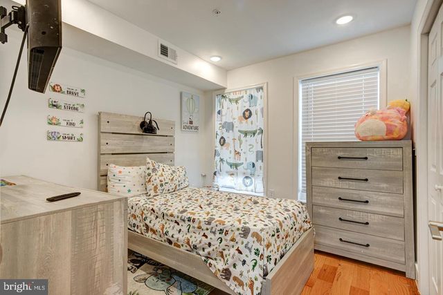 2611 S MARSHALL ST, Philadelphia, PA 19148