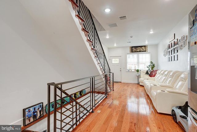 2611 S MARSHALL ST, Philadelphia, PA 19148