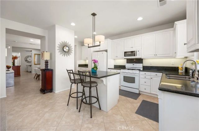 7940 S Mickelson Way, Hemet, CA 92545