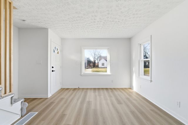 1582 Vendome Drive S, Columbus, OH 43219