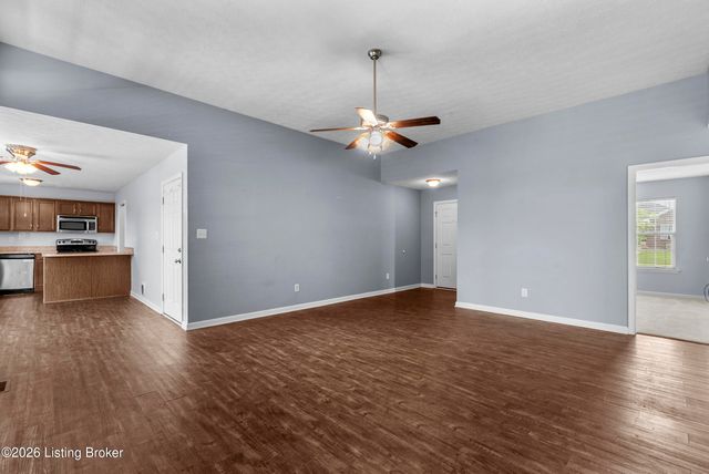112 Gentry Crossings Blvd, Mt Washington, KY 40047