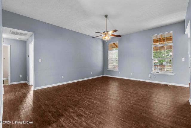112 Gentry Crossings Blvd, Mt Washington, KY 40047