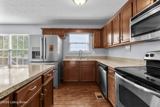 112 Gentry Crossings Blvd, Mt Washington, KY 40047