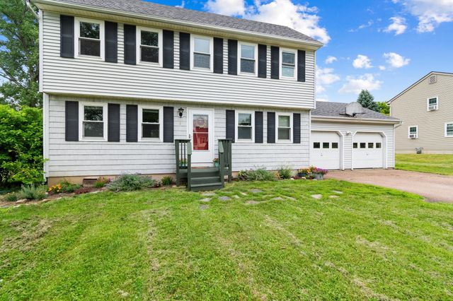 8 Hunting Ridge Lane, Milton, VT 05468