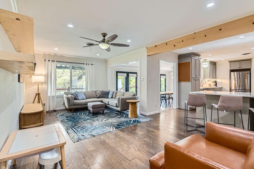 1713 Mariposa DR, Austin, TX 78741