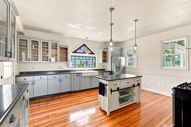 35 Day Ave, Northampton, MA 01060