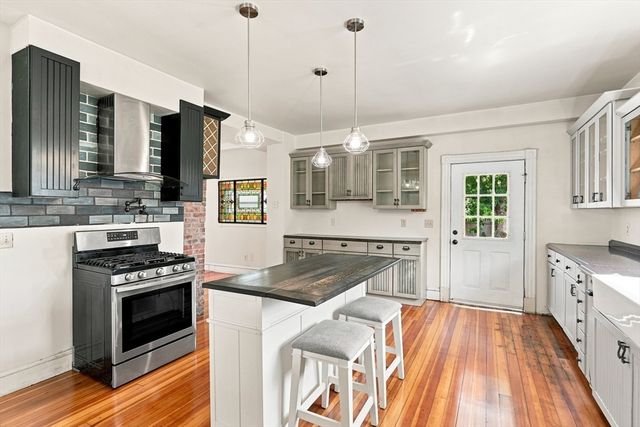 35 Day Ave, Northampton, MA 01060