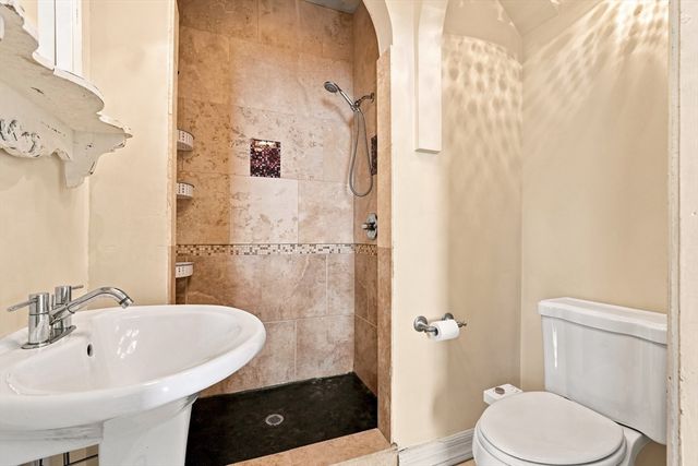 35 Day Ave, Northampton, MA 01060