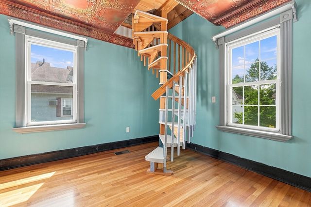 35 Day Ave, Northampton, MA 01060
