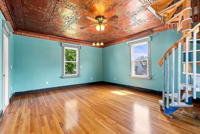 35 Day Ave, Northampton, MA 01060