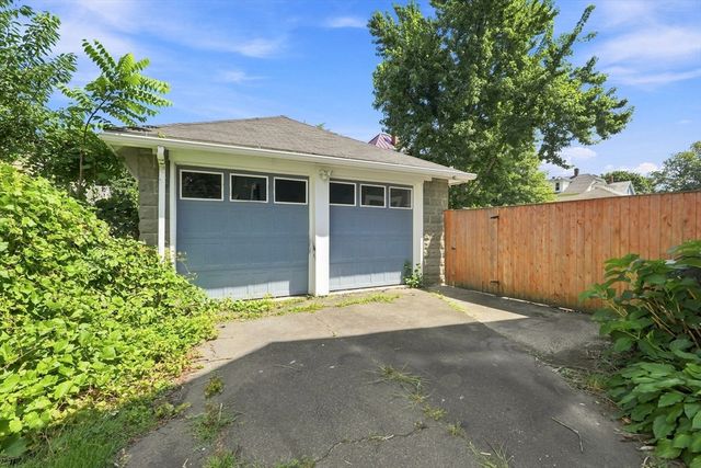35 Day Ave, Northampton, MA 01060