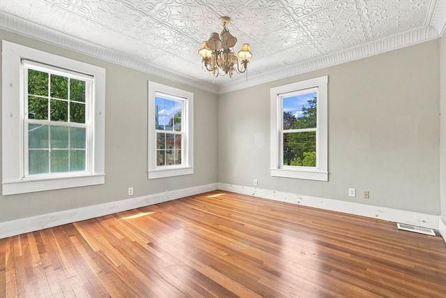 35 Day Ave, Northampton, MA 01060