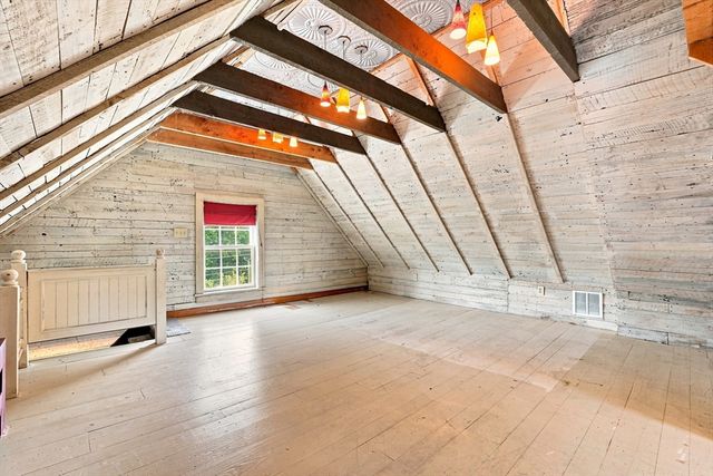 35 Day Ave, Northampton, MA 01060