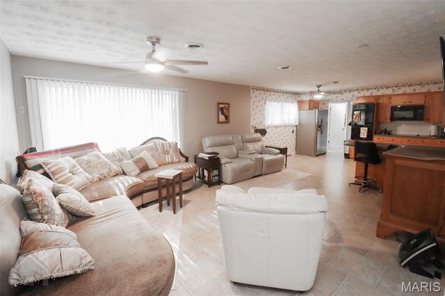 32 Barkley Drive, Waynesville, MO 65583