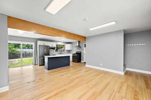 4017 Mica Trail, Eagan, MN 55122