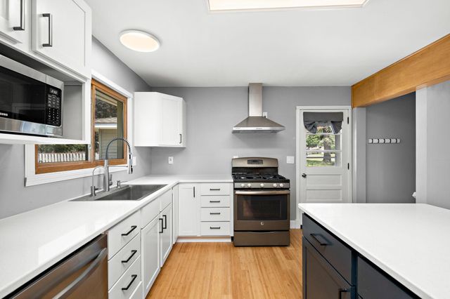4017 Mica Trail, Eagan, MN 55122