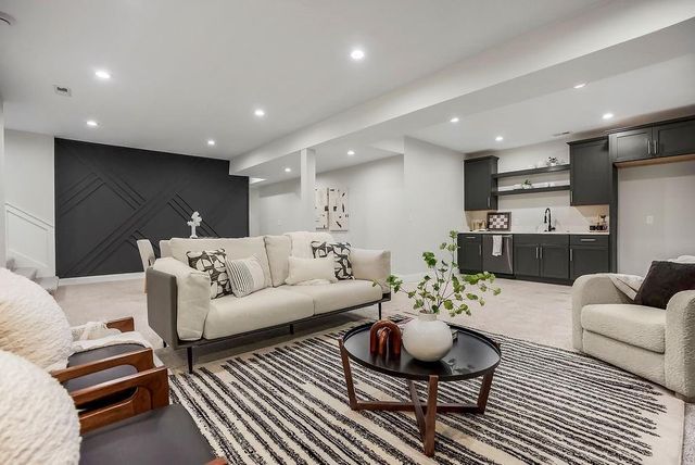 2803 W 73rd Terrace, Prairie Village, KS 66208