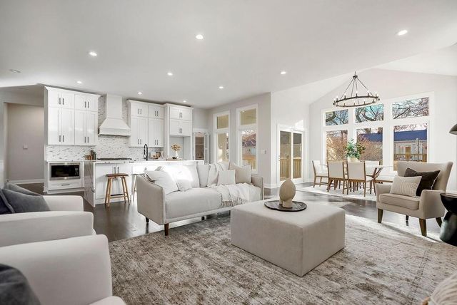 2803 W 73rd Terrace, Prairie Village, KS 66208