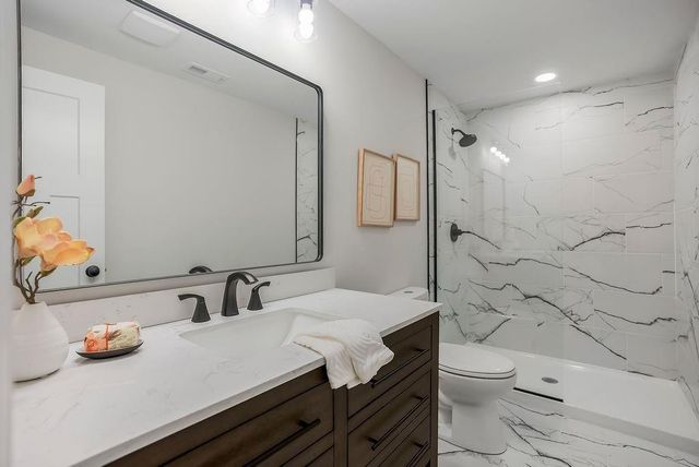 2803 W 73rd Terrace, Prairie Village, KS 66208