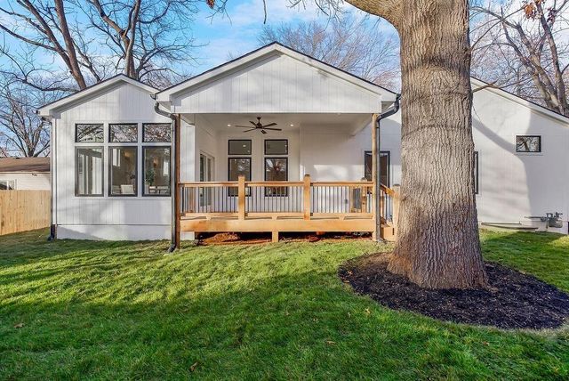 2803 W 73rd Terrace, Prairie Village, KS 66208