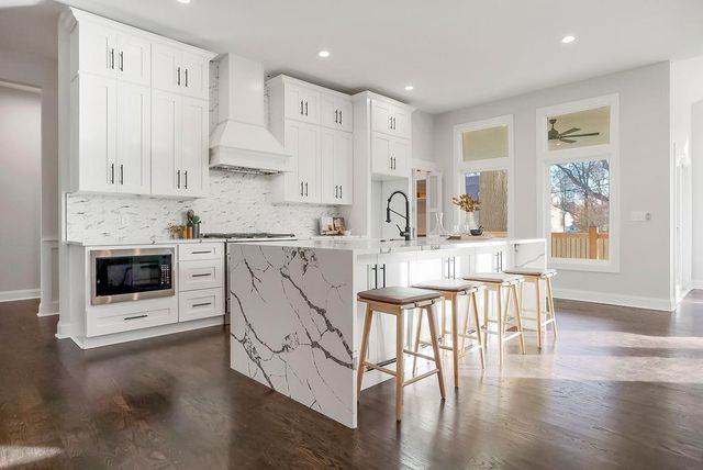 2803 W 73rd Terrace, Prairie Village, KS 66208