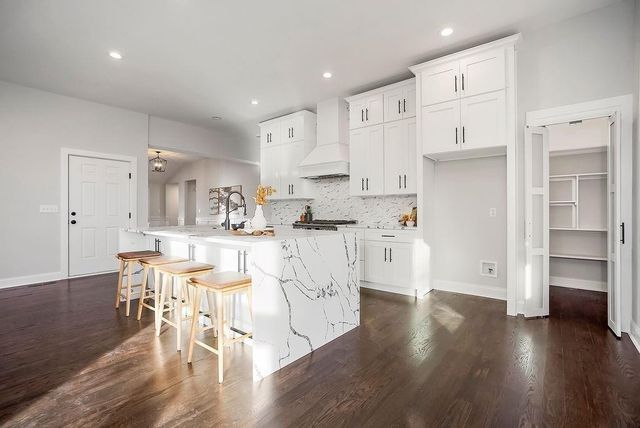 2803 W 73rd Terrace, Prairie Village, KS 66208