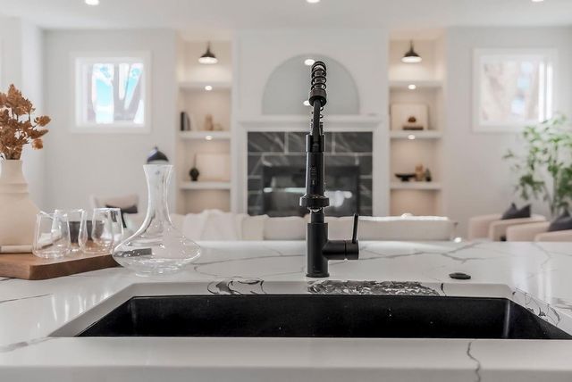 2803 W 73rd Terrace, Prairie Village, KS 66208