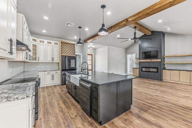 104 Noah Ct, Huntsville, TX 77320