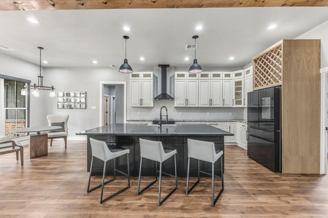 104 Noah Ct, Huntsville, TX 77320