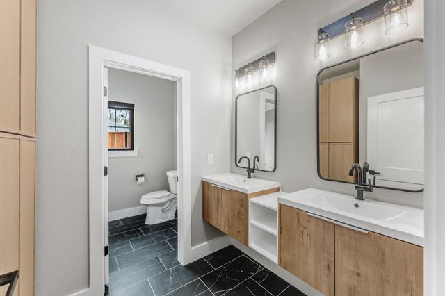 104 Noah Ct, Huntsville, TX 77320