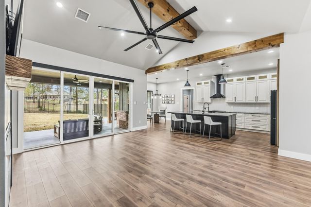 104 Noah Ct, Huntsville, TX 77320