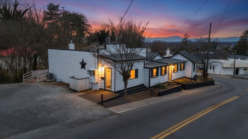 801 Bedford RD, Vinton, VA 24179