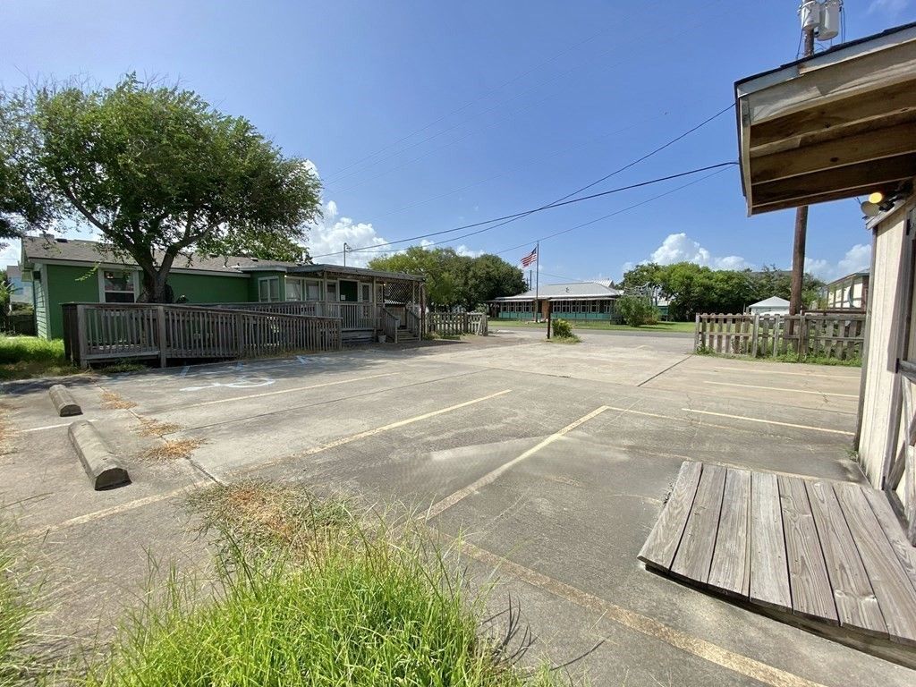112 Palmetto Ave, Rockport, TX 78382 — photo 2