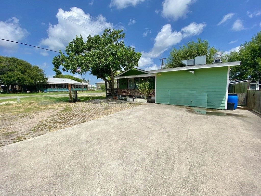 112 Palmetto Ave, Rockport, TX 78382 — photo 3