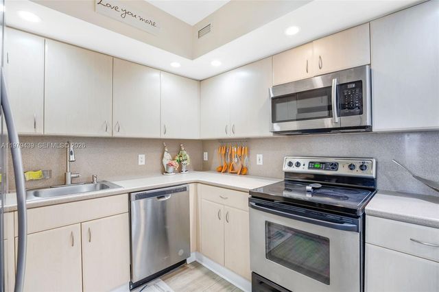 5600 Collins Ave 16B, Miami Beach, FL 33140