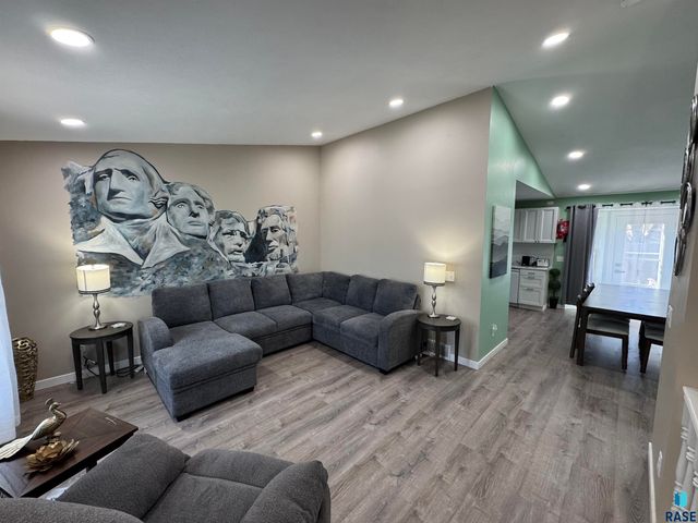 4409 S Holbrook Ave Avenue, Sioux Falls, SD 57106