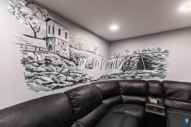 4409 S Holbrook Ave Avenue, Sioux Falls, SD 57106