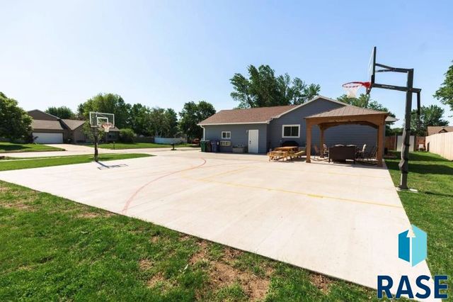 4409 S Holbrook Ave Avenue, Sioux Falls, SD 57106