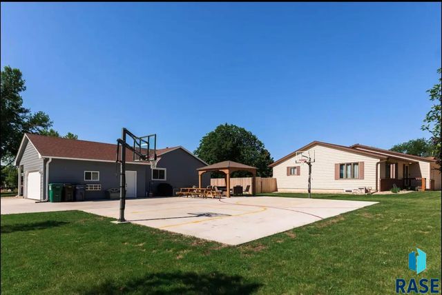 4409 S Holbrook Ave Avenue, Sioux Falls, SD 57106