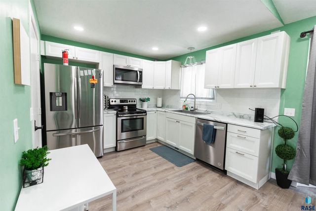 4409 S Holbrook Ave Avenue, Sioux Falls, SD 57106