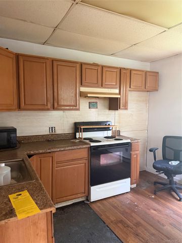 98 Oak Street 96-98, Walden, NY 12586