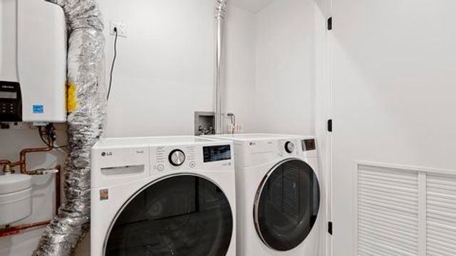 1801 W Grand Avenue 201, Chicago, IL 60622