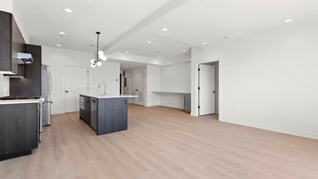 1801 W Grand Avenue 201, Chicago, IL 60622