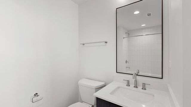 1801 W Grand Avenue 201, Chicago, IL 60622